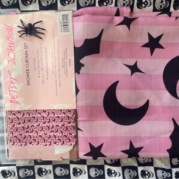 New Betsey Johnson Pink and Black Shower Curtain Set - Picture 4 of 6